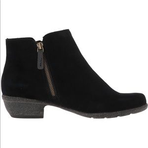 Clarks Suede Leather Bootie Excellent Condition